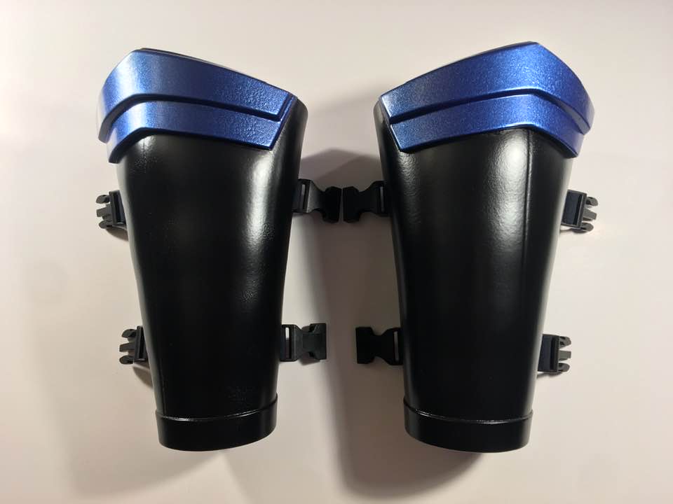 Nightwing 3-piece set: chest armor, shoulders and forearms.