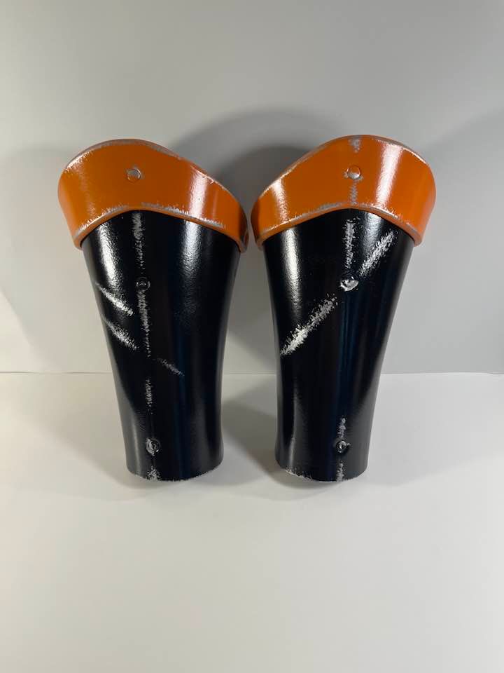 Deathstroke Arkham Origins full armor. MASK NOT INCLUDED. Matte Black and True Orange.