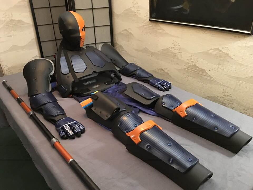 Deathstroke forearm armor CW Arrow version Flat Black Blue Carbon Fiber