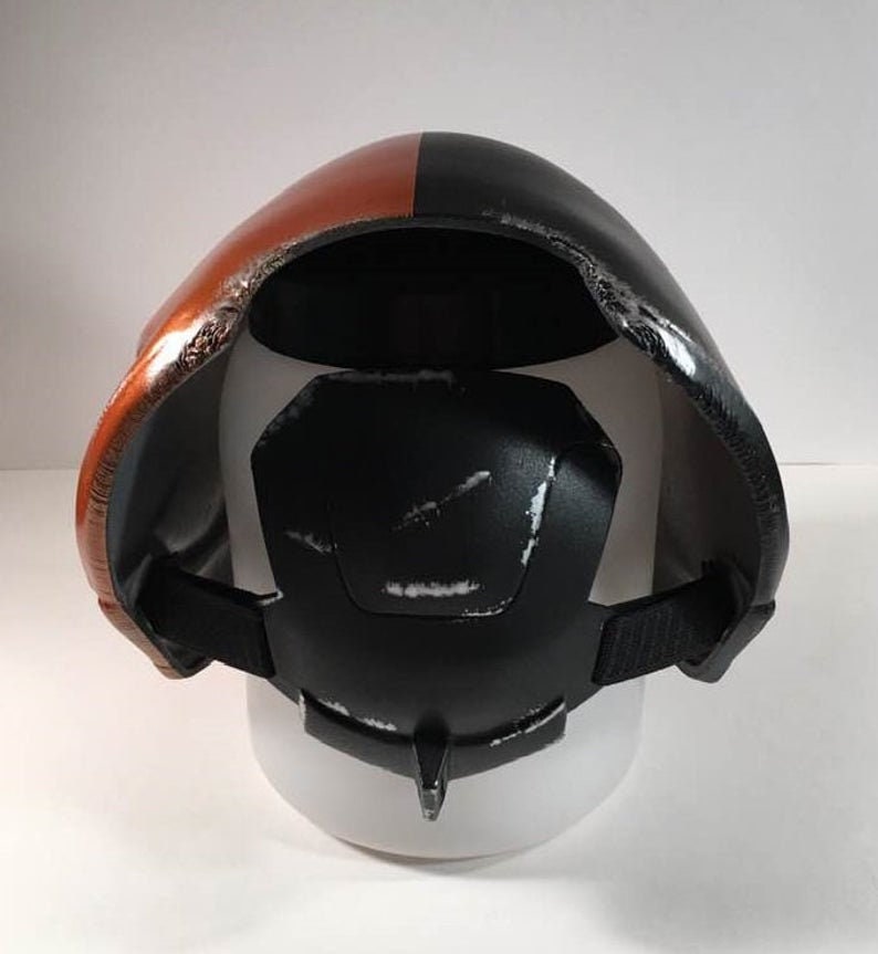 Deathstroke backplate for the mask. Backplate only to help secure the mask and add tails.
