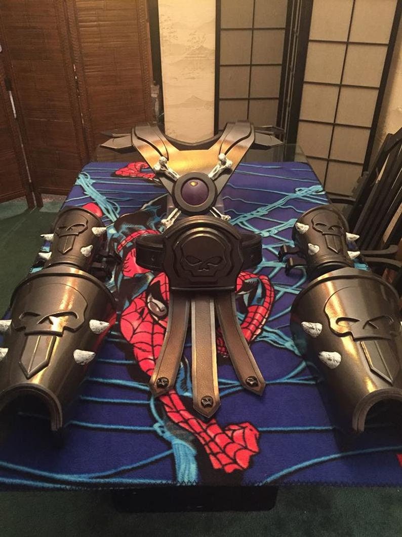 Skeletor 2-piece set: chest armor and belt from Masters of the Universe Metallic Black Night
