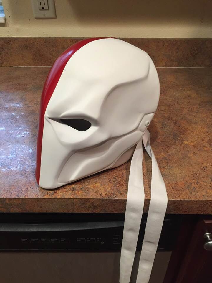 Deathstroke Arkham Origins mask & backplate Christmas Colors Metallic Red Matte White