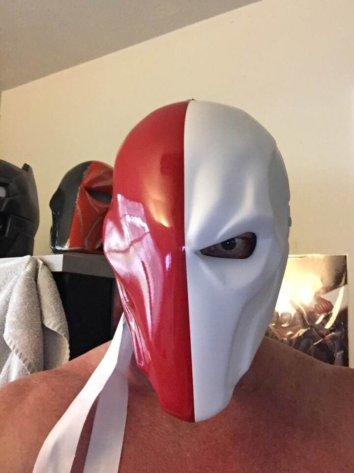 Deathstroke Arkham Origins mask & backplate Christmas Colors Metallic Red Matte White