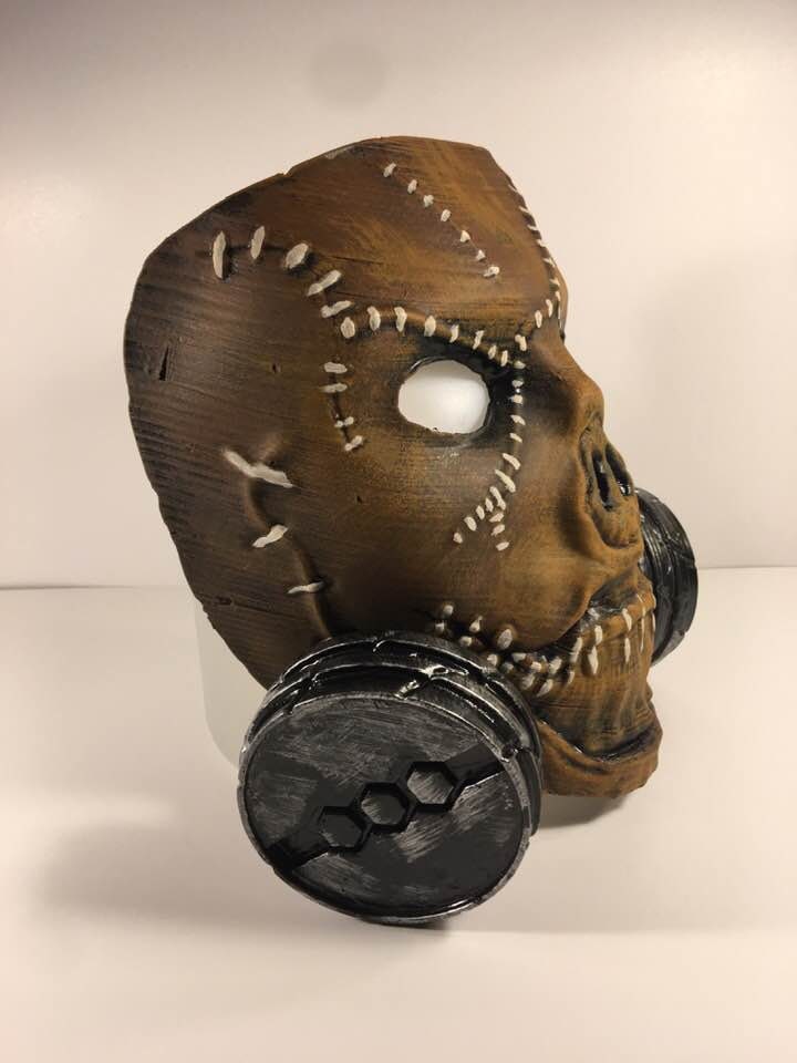 Scarecrow mask with removable filters